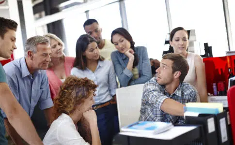 Interaction d'un personnel en entreprise